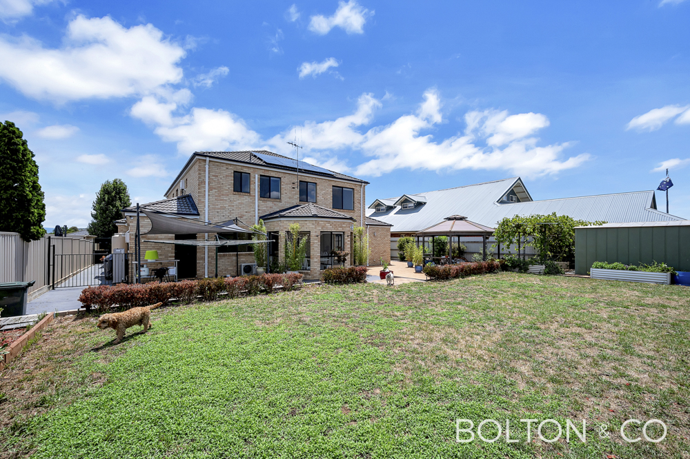 12 Douglas Waterhouse Dr, Dunlop, ACT 2615 Australia