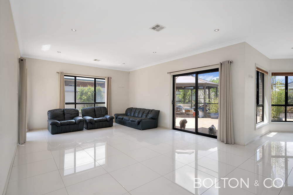 12 Douglas Waterhouse Dr, Dunlop, ACT 2615 Australia