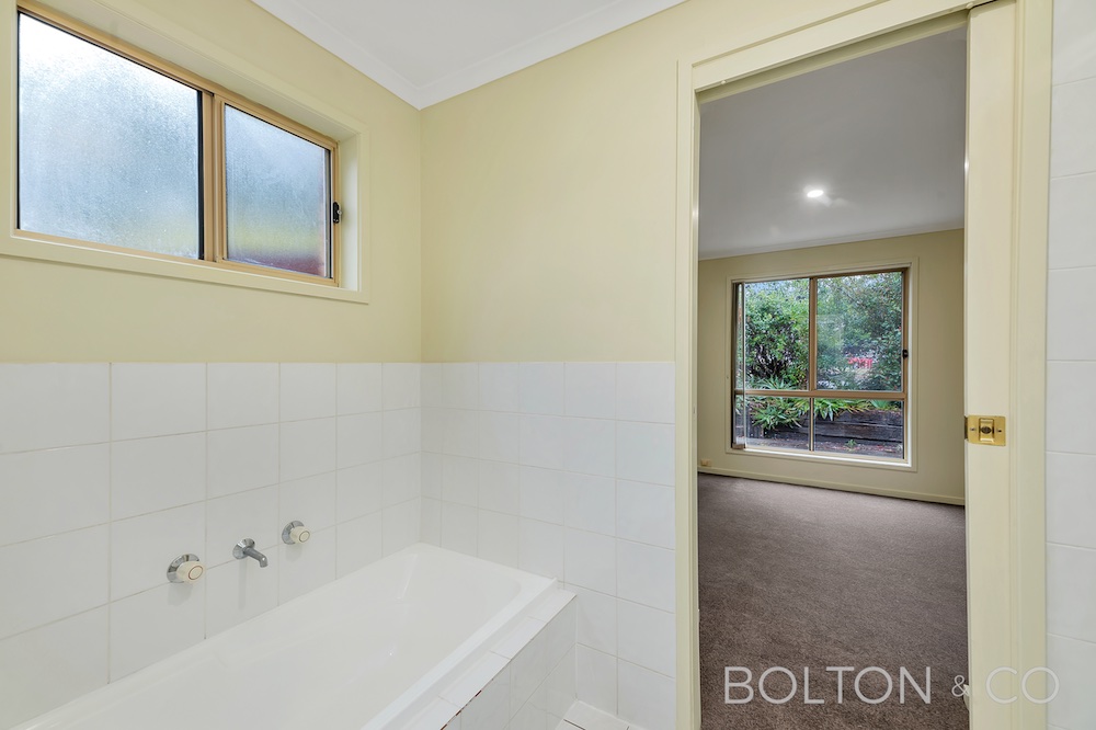 18 Unaipon Ave, Ngunnawal, ACT 2913 Australia