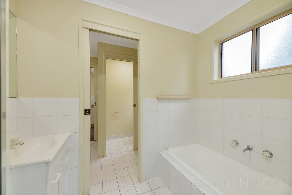 18 Unaipon Ave, Ngunnawal, ACT 2913 Australia