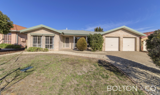 5 Dacomb Ct, Dunlop, ACT 2615 Australia