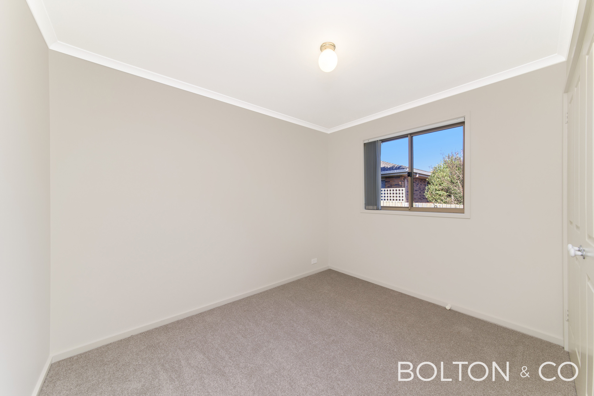 5 Dacomb Ct, Dunlop, ACT 2615 Australia