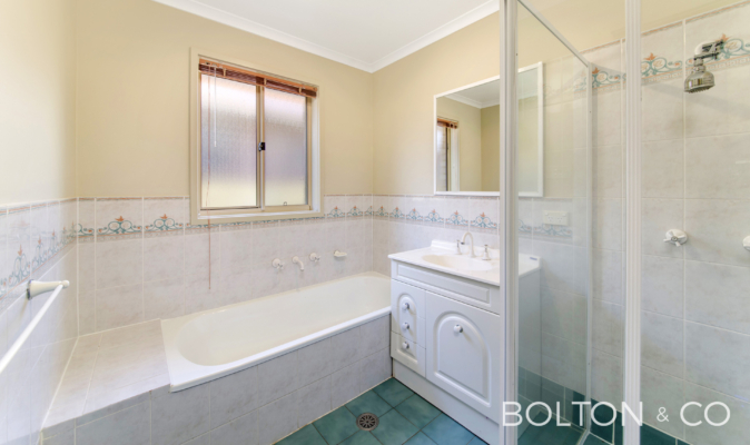 5 Dacomb Ct, Dunlop, ACT 2615 Australia