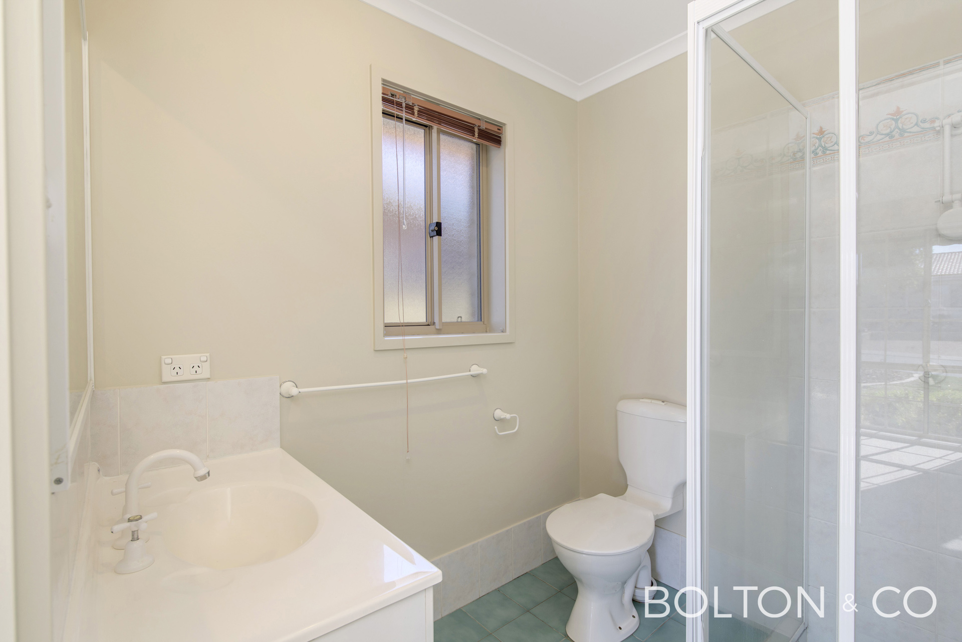 5 Dacomb Ct, Dunlop, ACT 2615 Australia