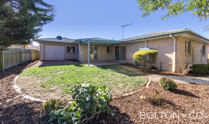 5 Dacomb Ct, Dunlop, ACT 2615 Australia