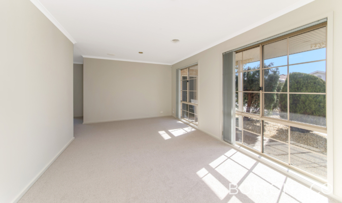 5 Dacomb Ct, Dunlop, ACT 2615 Australia