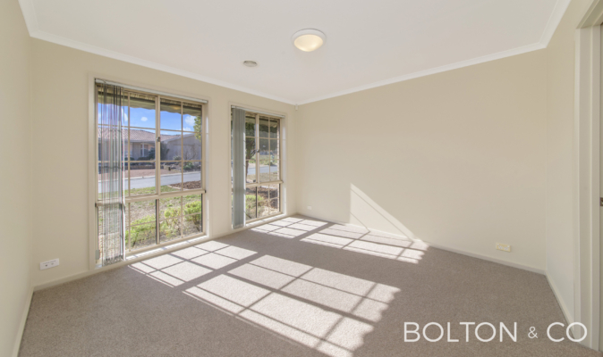 5 Dacomb Ct, Dunlop, ACT 2615 Australia